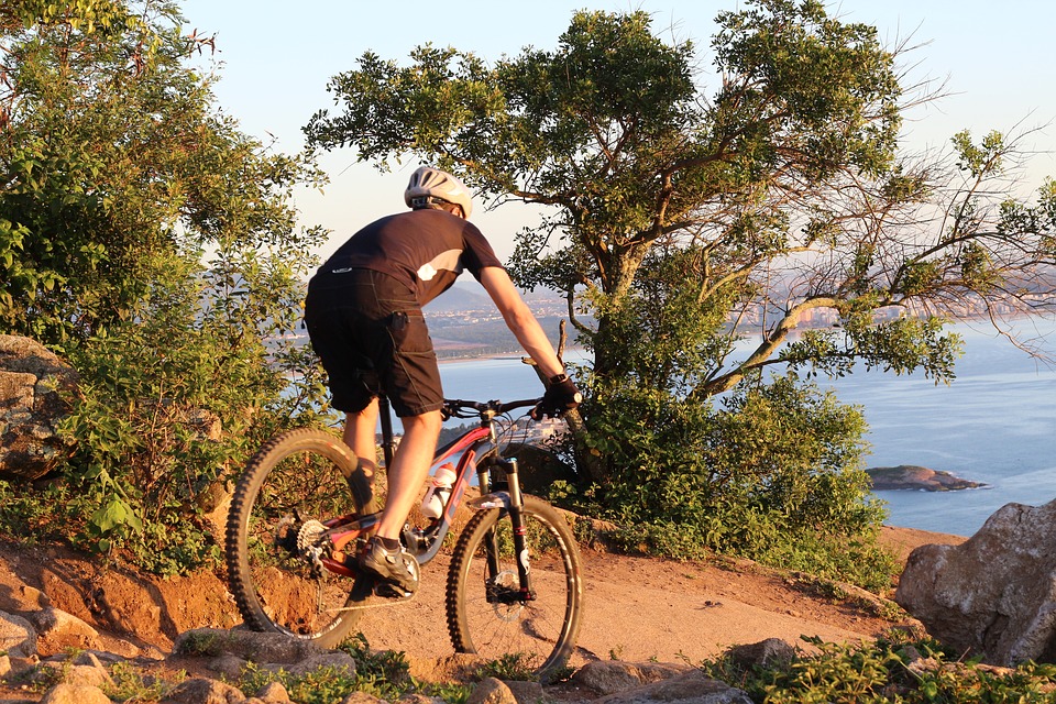 vélo enduro randonnée en bord de mer