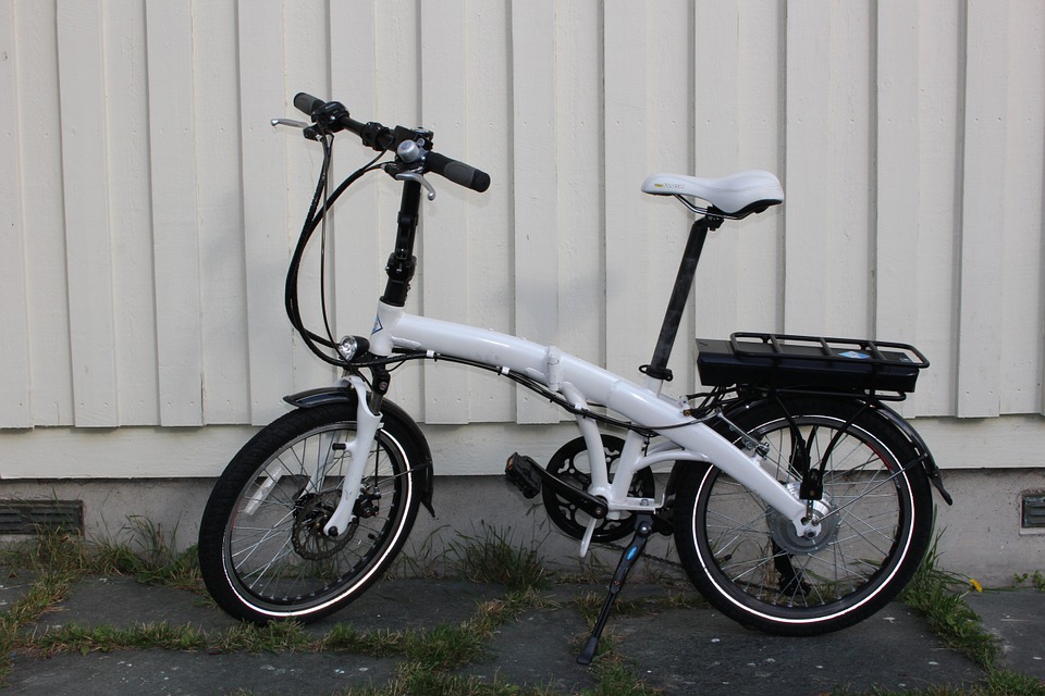 Vélo électrique pliant