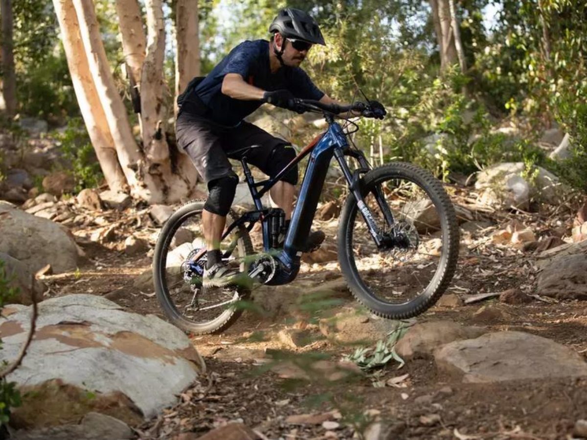 Nouveau VTT electrique Decathlon Stilus E All Mountain Tout Suspendu
