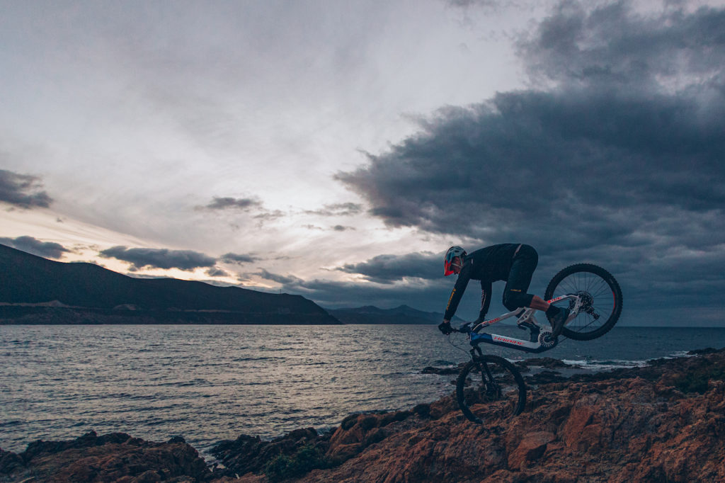 Fin de soirée en VTT électrique sur l'ïle Rousse